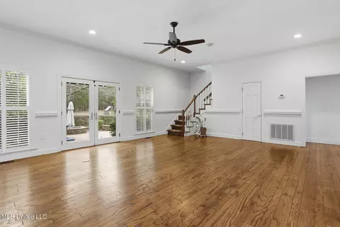 Living - 288 Morgan Rd, Canton, MS 39046 photo 4 of 6