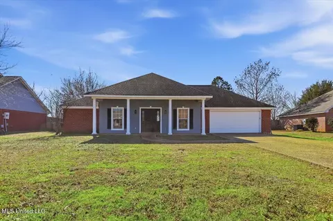 527 Laurelwood Dr, Flowood, MS 39232