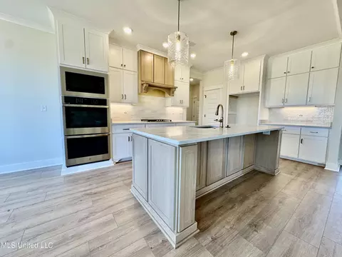 Kitchen - 1755 Bakersfield Way, Nesbit, MS 38651 photo 3 of 4