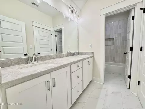 Bath - 1755 Bakersfield Way, Nesbit, MS 38651 photo 5 of 5