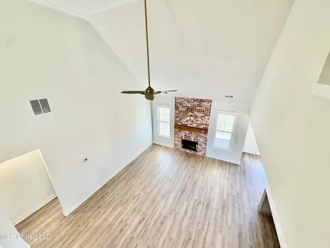 Living - 1755 Bakersfield Way, Nesbit, MS 38651 photo 6 of 6