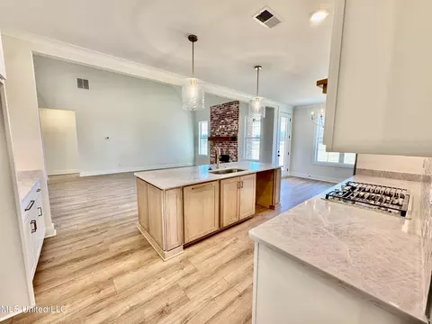 Kitchen - 1755 Bakersfield Way, Nesbit, MS 38651 photo 2 of 4