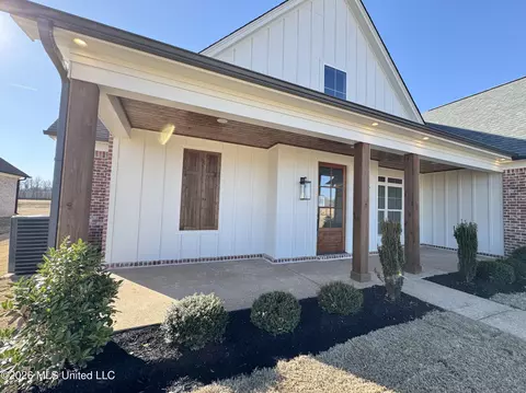 Exterior - 1755 Bakersfield Way, Nesbit, MS 38651 photo 3 of 8