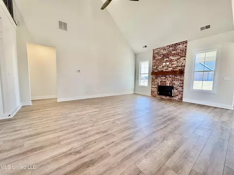 Living - 1755 Bakersfield Way, Nesbit, MS 38651 photo 3 of 6