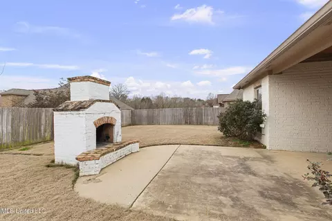 Exterior - 602 Belle Oak Ln, Brandon, MS 39042 photo 5 of 9