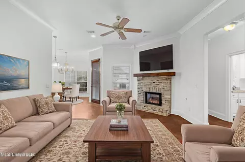 Living - 602 Belle Oak Ln, Brandon, MS 39042 photo 1 of 6