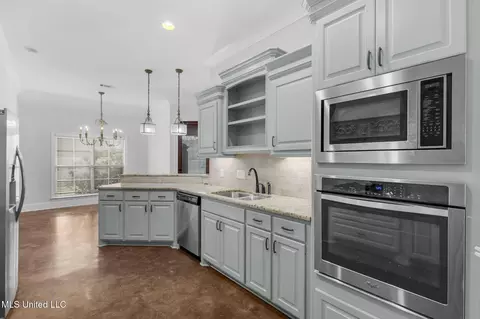 Kitchen - 602 Belle Oak Ln, Brandon, MS 39042 photo 2 of 3