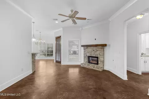 Living - 602 Belle Oak Ln, Brandon, MS 39042 photo 2 of 6