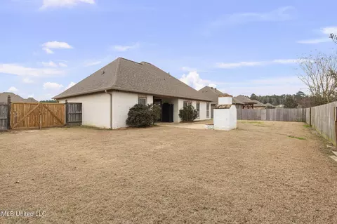 Exterior - 602 Belle Oak Ln, Brandon, MS 39042 photo 7 of 9