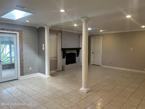 Living - 3906 River Pine Dr, Moss Point, MS 39563 photo 3 of 4