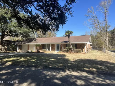 3906 River Pine Dr, Moss Point, MS 39563