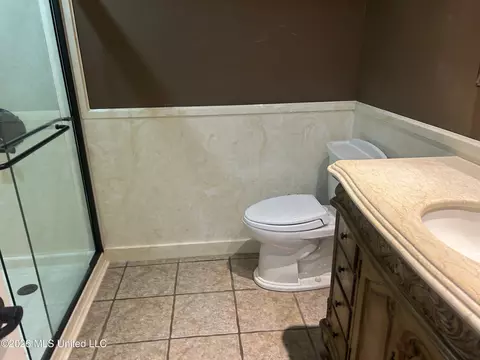 Bath - 3906 River Pine Dr, Moss Point, MS 39563 photo 2 of 3