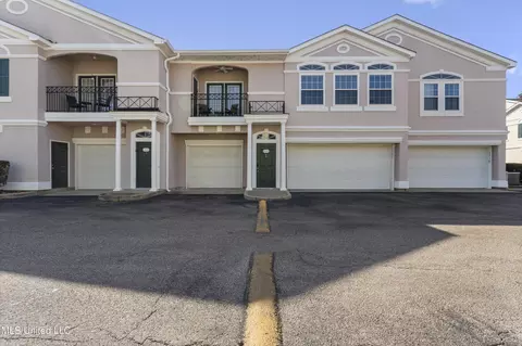2252 Beach Dr #604, Gulfport, MS 39507