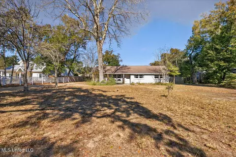 1592 E 2nd St, Pass Christian, MS 39571
