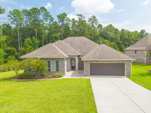7591 Crescent Way Dr, Pass Christian, MS 39571