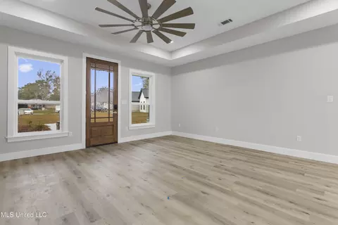Living - 2519 Duck Lake Dr, Moss Point, MS 39563 photo 4 of 6