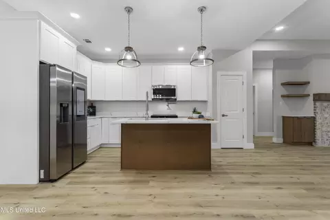 Kitchen - 2519 Duck Lake Dr, Moss Point, MS 39563 photo 2 of 4