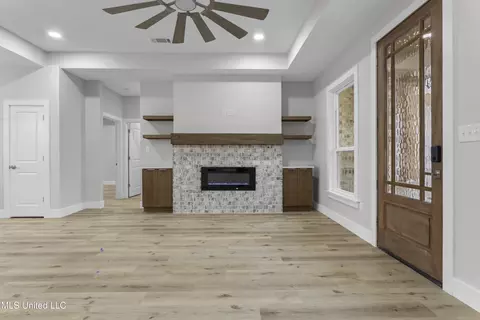 Living - 2519 Duck Lake Dr, Moss Point, MS 39563 photo 2 of 6