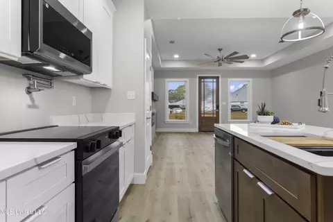 Entry Way - 2519 Duck Lake Dr, Moss Point, MS 39563 photo 2 of 2