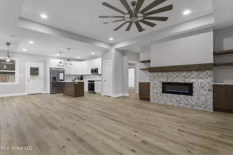 Living - 2519 Duck Lake Dr, Moss Point, MS 39563 photo 5 of 6