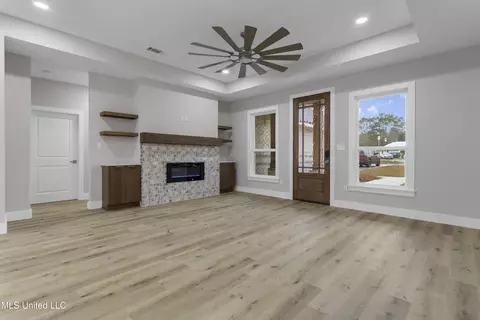 Living - 2519 Duck Lake Dr, Moss Point, MS 39563 photo 3 of 6
