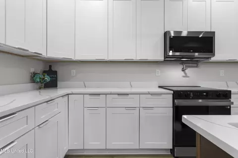 Kitchen - 2519 Duck Lake Dr, Moss Point, MS 39563 photo 3 of 4