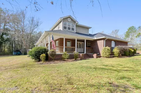 7333 Amberwood Ln, Lucedale, MS 39452