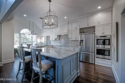 Kitchen - 340 Sherborne Pl, Flowood, MS 39232 photo 2 of 5