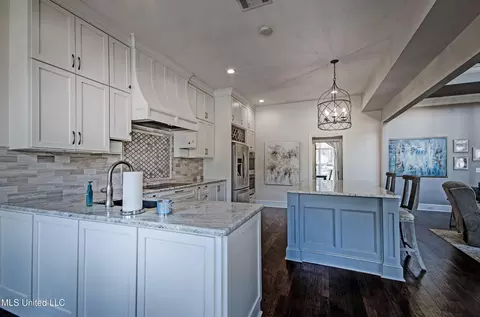 Kitchen - 340 Sherborne Pl, Flowood, MS 39232 photo 4 of 5