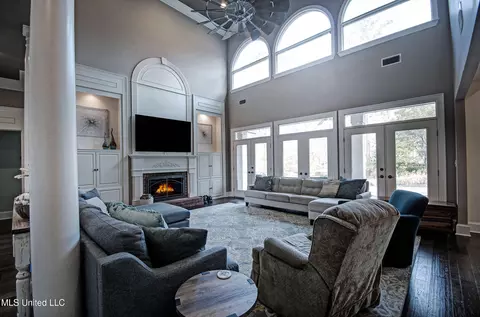 Living - 340 Sherborne Pl, Flowood, MS 39232 photo 2 of 4