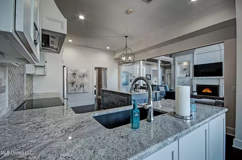 Kitchen - 340 Sherborne Pl, Flowood, MS 39232 photo 5 of 5