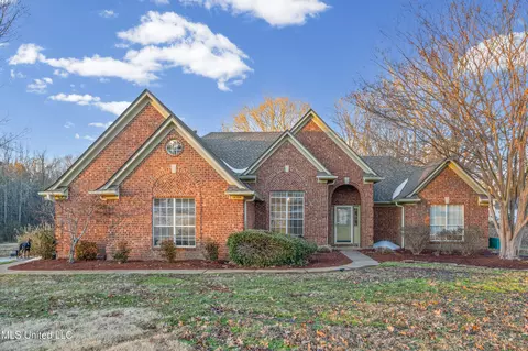 14504 Harrison Dr, Byhalia, MS 38611