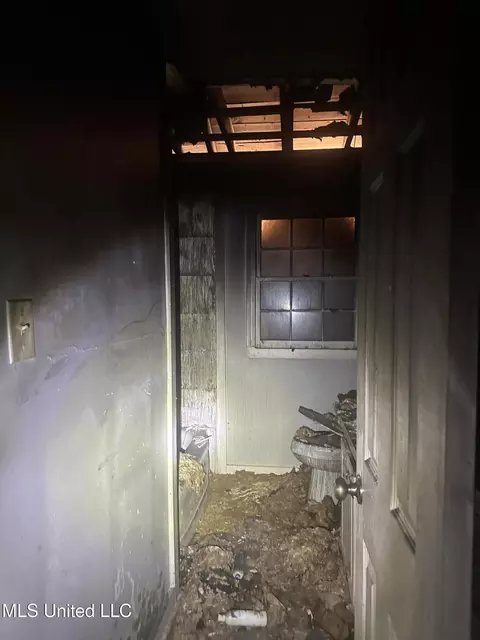 Entry Way - 3409 Meadow Ln, Jackson, MS 39212 photo 11 of 13