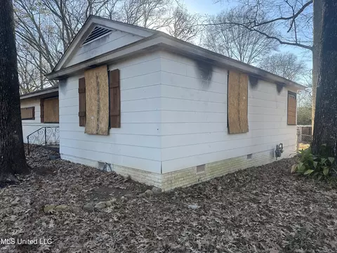 Exterior - 3409 Meadow Ln, Jackson, MS 39212 photo 2 of 5