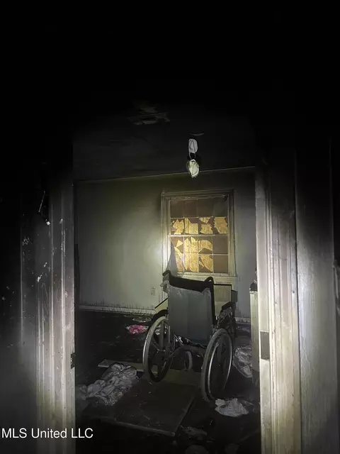 Entry Way - 3409 Meadow Ln, Jackson, MS 39212 photo 6 of 13