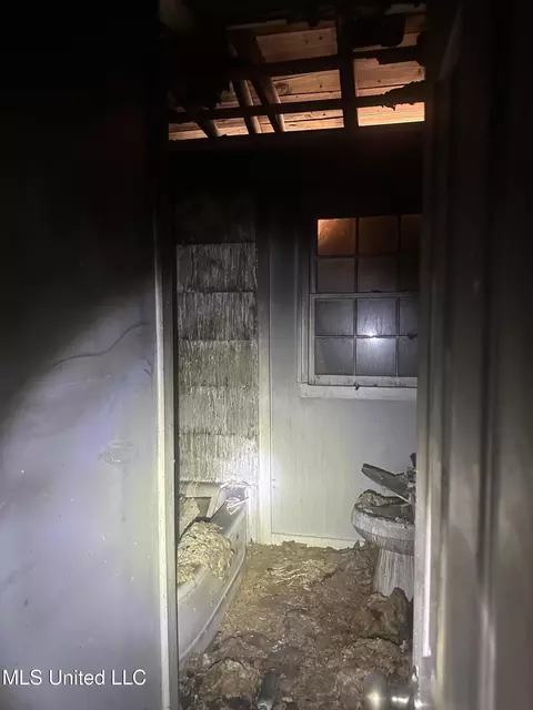 Bath - 3409 Meadow Ln, Jackson, MS 39212 photo 2 of 2