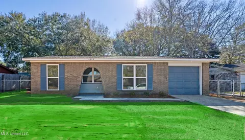 2823 Woodlane St, Gautier, MS 39553