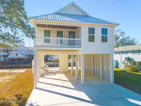 44 Fiber St, Bay Saint Louis, MS 39520