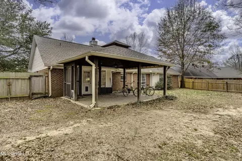 Exterior - 1063 Bayberry Dr, Flowood, MS 39232 photo 4 of 13