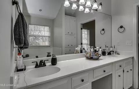 Bath - 1063 Bayberry Dr, Flowood, MS 39232 photo 3 of 5