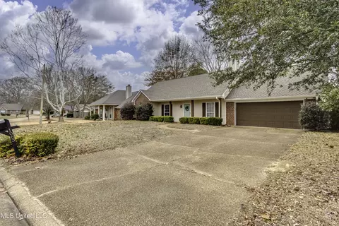 Exterior - 1063 Bayberry Dr, Flowood, MS 39232 photo 5 of 13