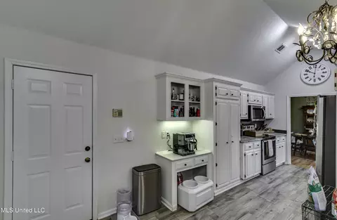 Kitchen - 1063 Bayberry Dr, Flowood, MS 39232 photo 3 of 3