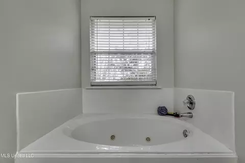 Bath - 1063 Bayberry Dr, Flowood, MS 39232 photo 5 of 5