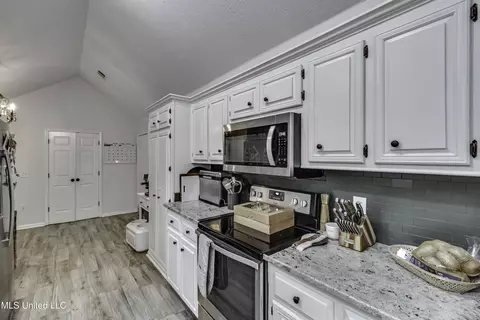Kitchen - 1063 Bayberry Dr, Flowood, MS 39232 photo 1 of 3