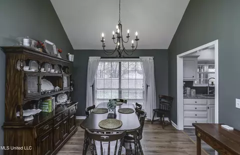 Dining - 1063 Bayberry Dr, Flowood, MS 39232 photo 2 of 4