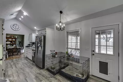 Entry Way - 1063 Bayberry Dr, Flowood, MS 39232 photo 2 of 4