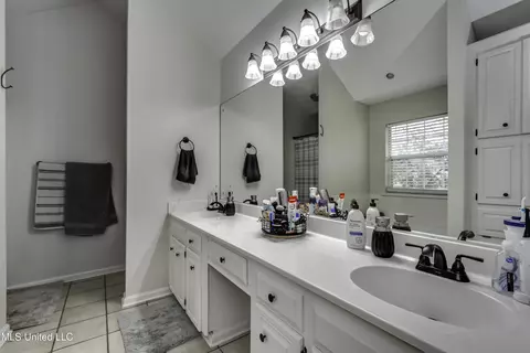 Bath - 1063 Bayberry Dr, Flowood, MS 39232 photo 4 of 5