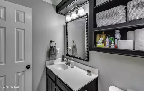 Bath - 1063 Bayberry Dr, Flowood, MS 39232 photo 1 of 5