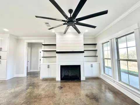 Living - 391 Scr 62, Magee, MS 39111 photo 2 of 3