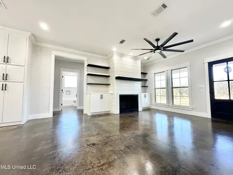 Living - 391 Scr 62, Magee, MS 39111 photo 3 of 3